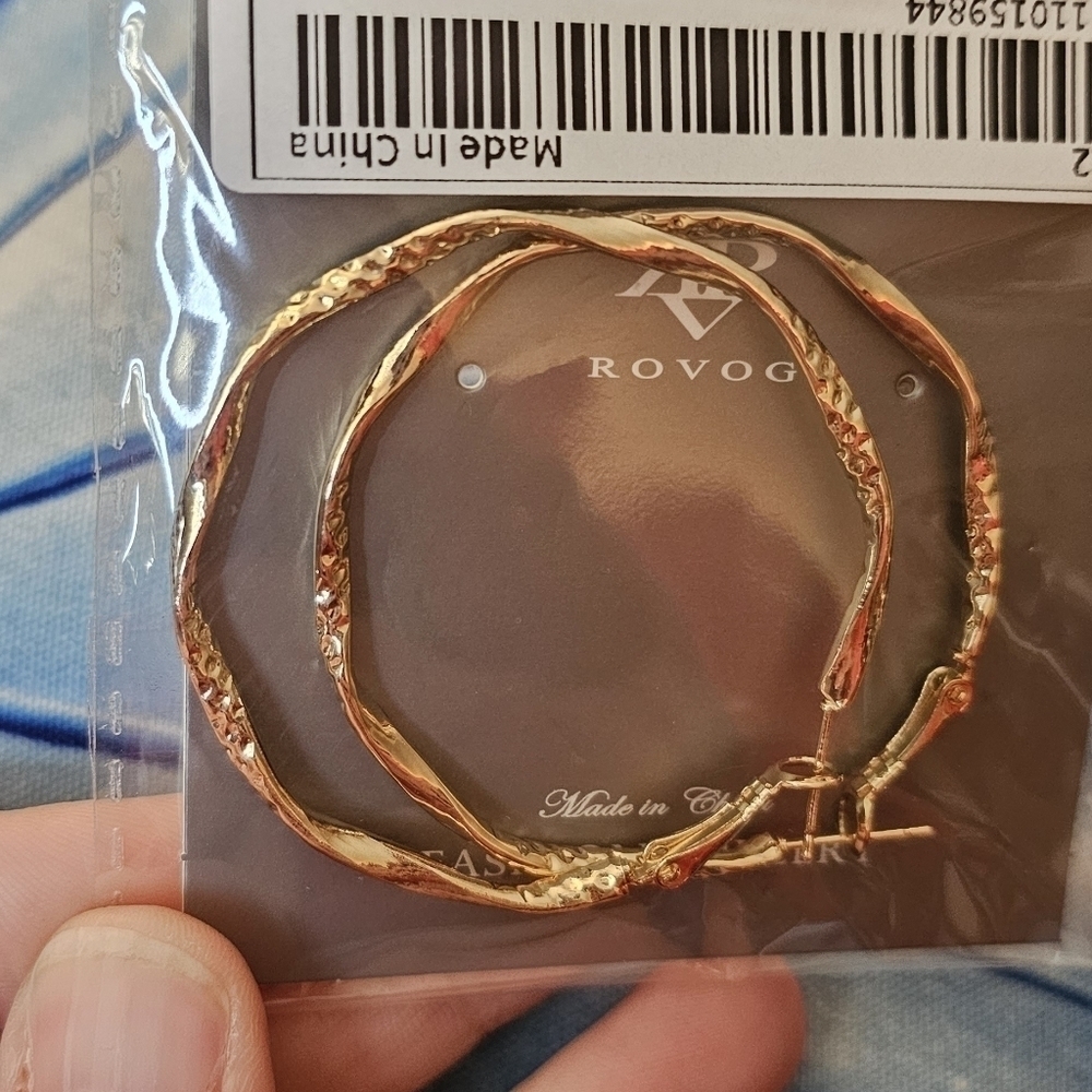 Gold plated Twist Hoop Fashion Earrings - Picture 3 of 3